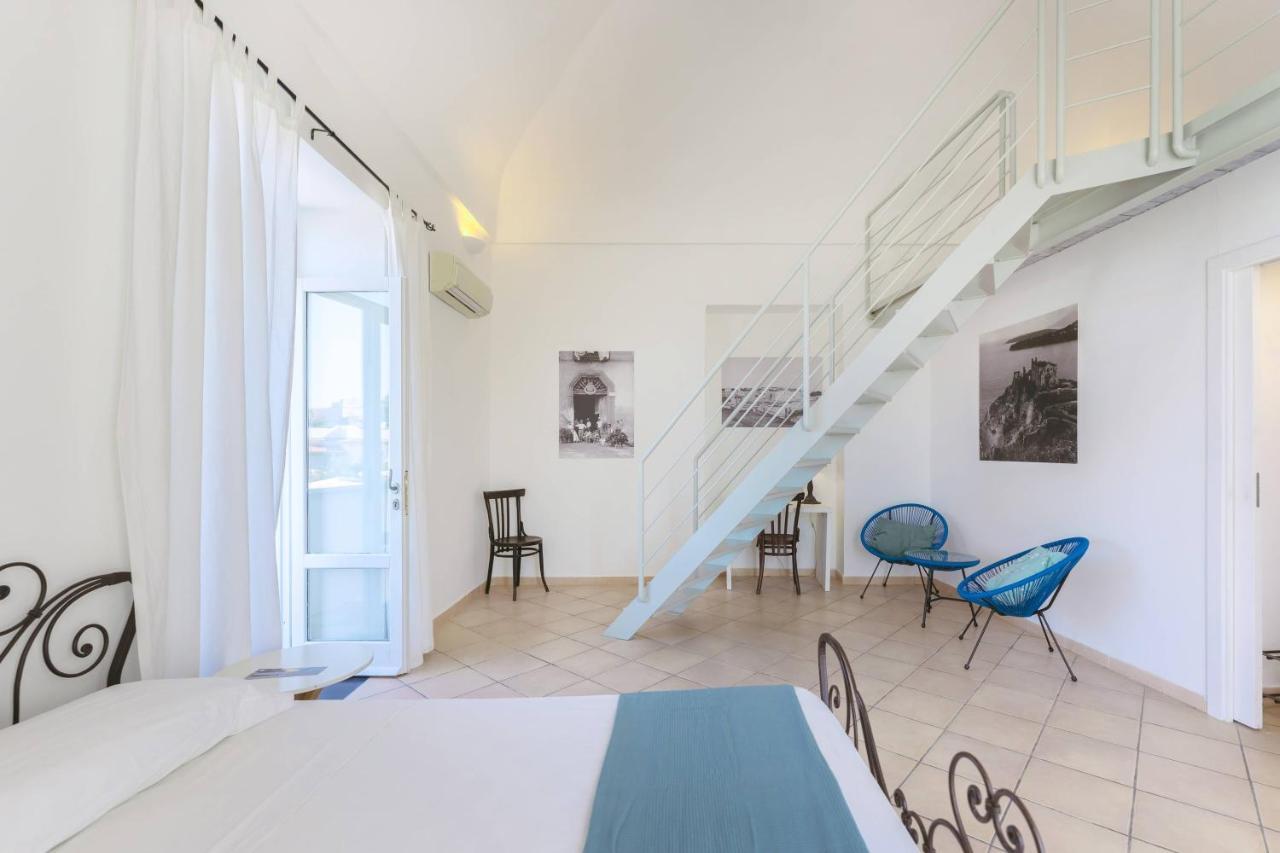 Palazzo Attila - Gioia Apartments Procida Exterior photo