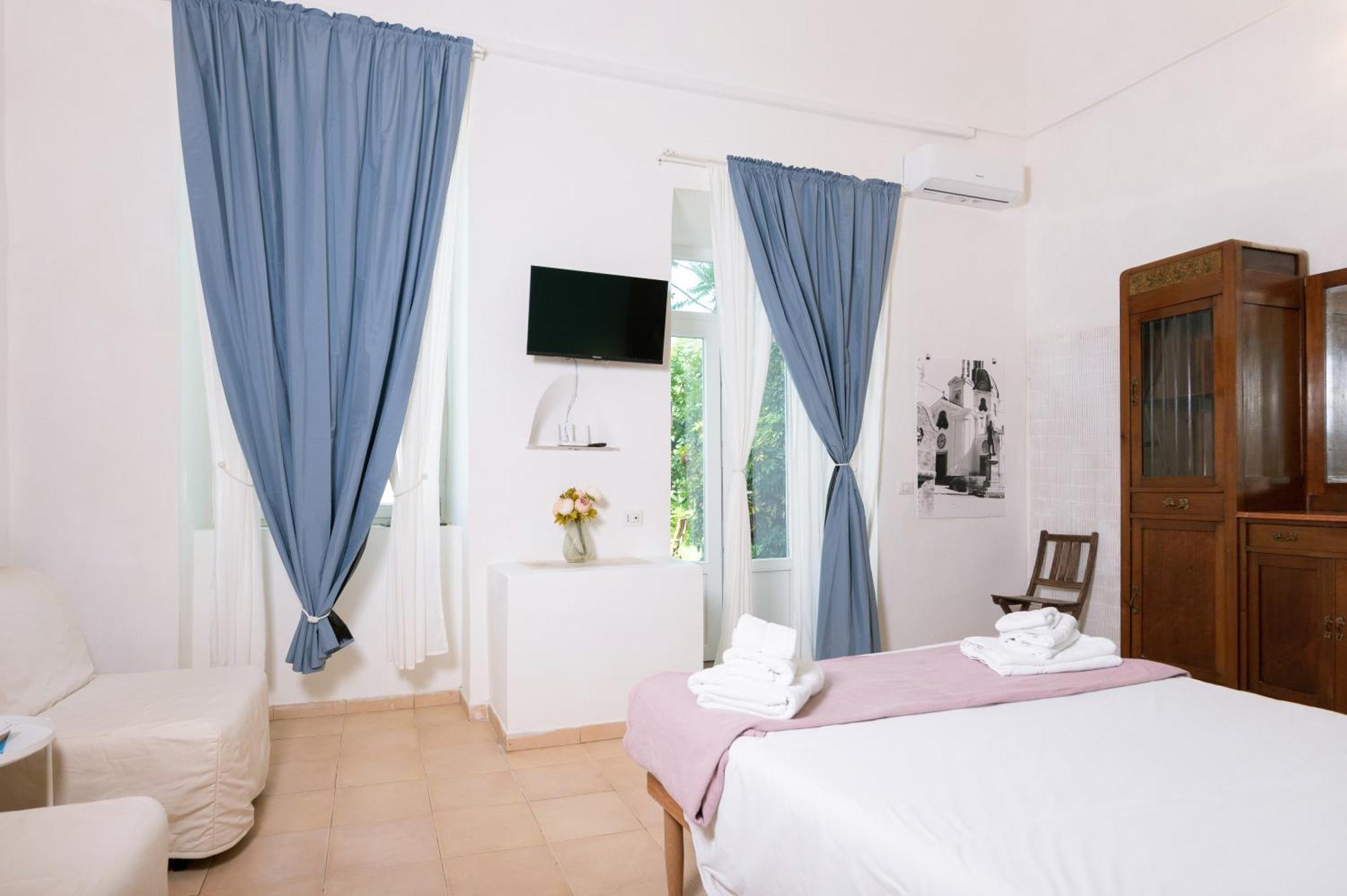 Palazzo Attila - Gioia Apartments Procida Exterior photo